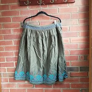 Old navy xl olive skirt with turquoise pattern